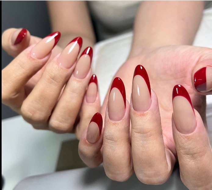 Rotes French-Nageldesign bei Glossy Nails