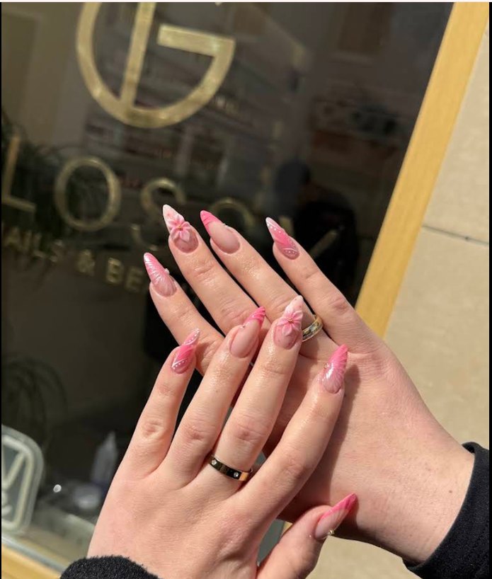 Rosa Nageldesign mit Blüten bei Glossy Nails