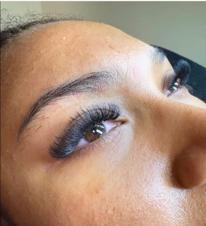 Wimpern und Augenbrauen bei Glossy Nails & Beauty Jena 2
