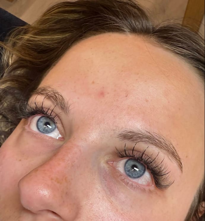 Wimpern und Augenbrauen bei Glossy Nails & Beauty Jena 4