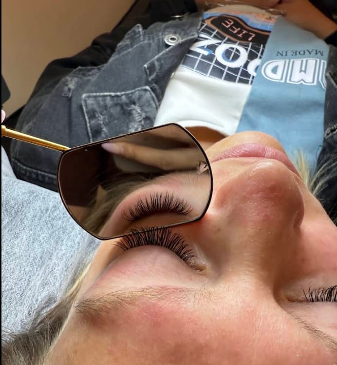 Wimpern und Augenbrauen bei Glossy Nails & Beauty Jena 6