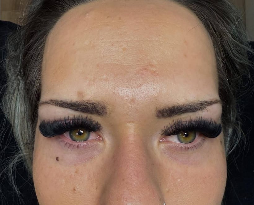 Wimpern und Augenbrauen bei Glossy Nails & Beauty Jena 9
