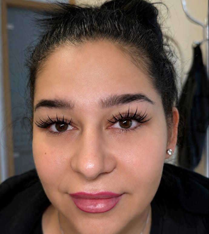 Wimpern und Augenbrauen bei Glossy Nails & Beauty Jena 11
