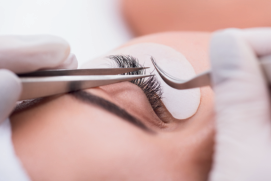 Wimpernbehandlung